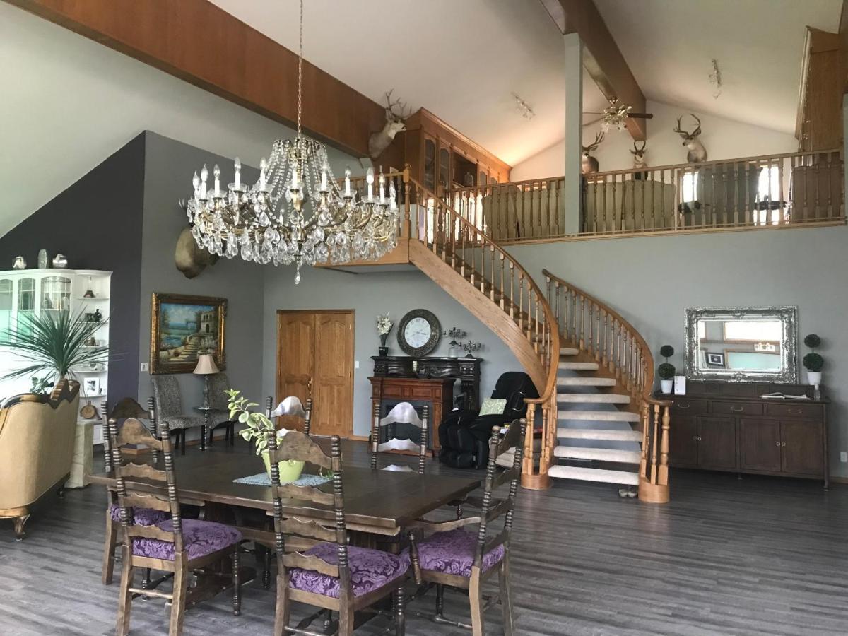 Rolling Hills Country Resort Bed And Breakfast Three Hills Exterior photo