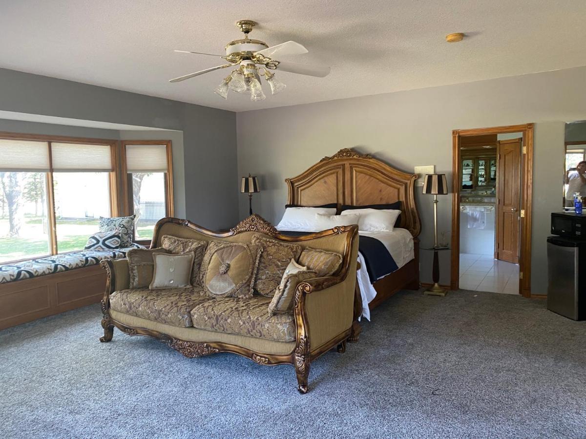 Rolling Hills Country Resort Bed And Breakfast Three Hills Exterior photo