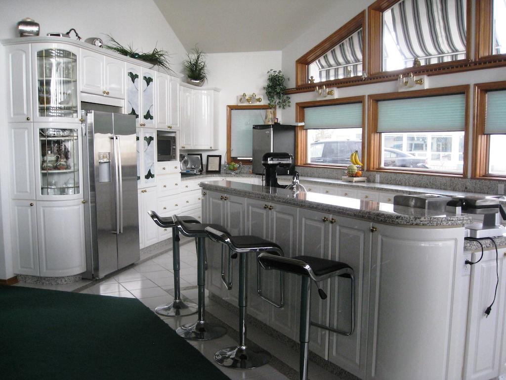 Rolling Hills Country Resort Bed And Breakfast Three Hills Exterior photo